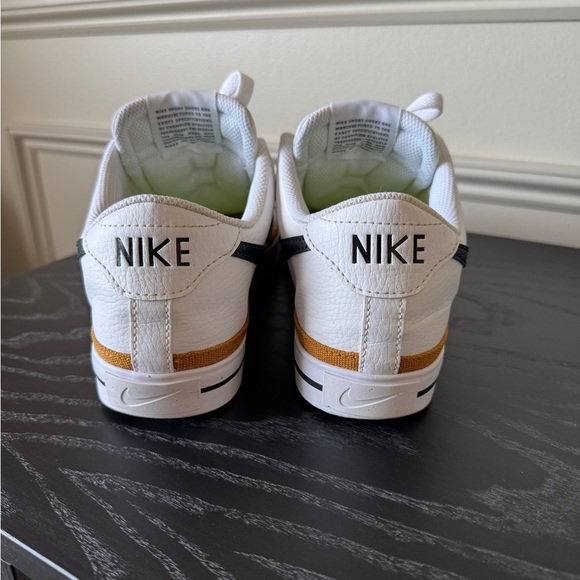 Women’s Nike Court Legacy - Size 9.5 - Picture 6 of 7